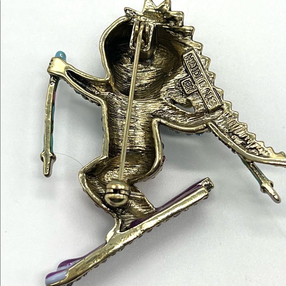 Heidi Daus 🆕”Helsinki Heidi” Limited Edition Swarovski Crystal pin ski downhill - Picture 6 of 6